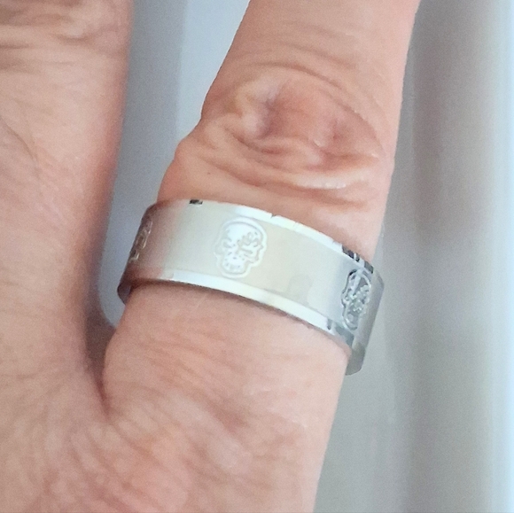 MEN'S SKULL BAND RING STAINLESS STEEL SIZE 12 - Picture 2 of 4